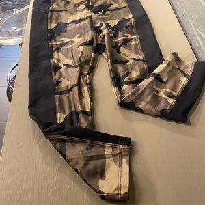 Koral Lustrous Leggings Camo w Black Racing Stripe XS